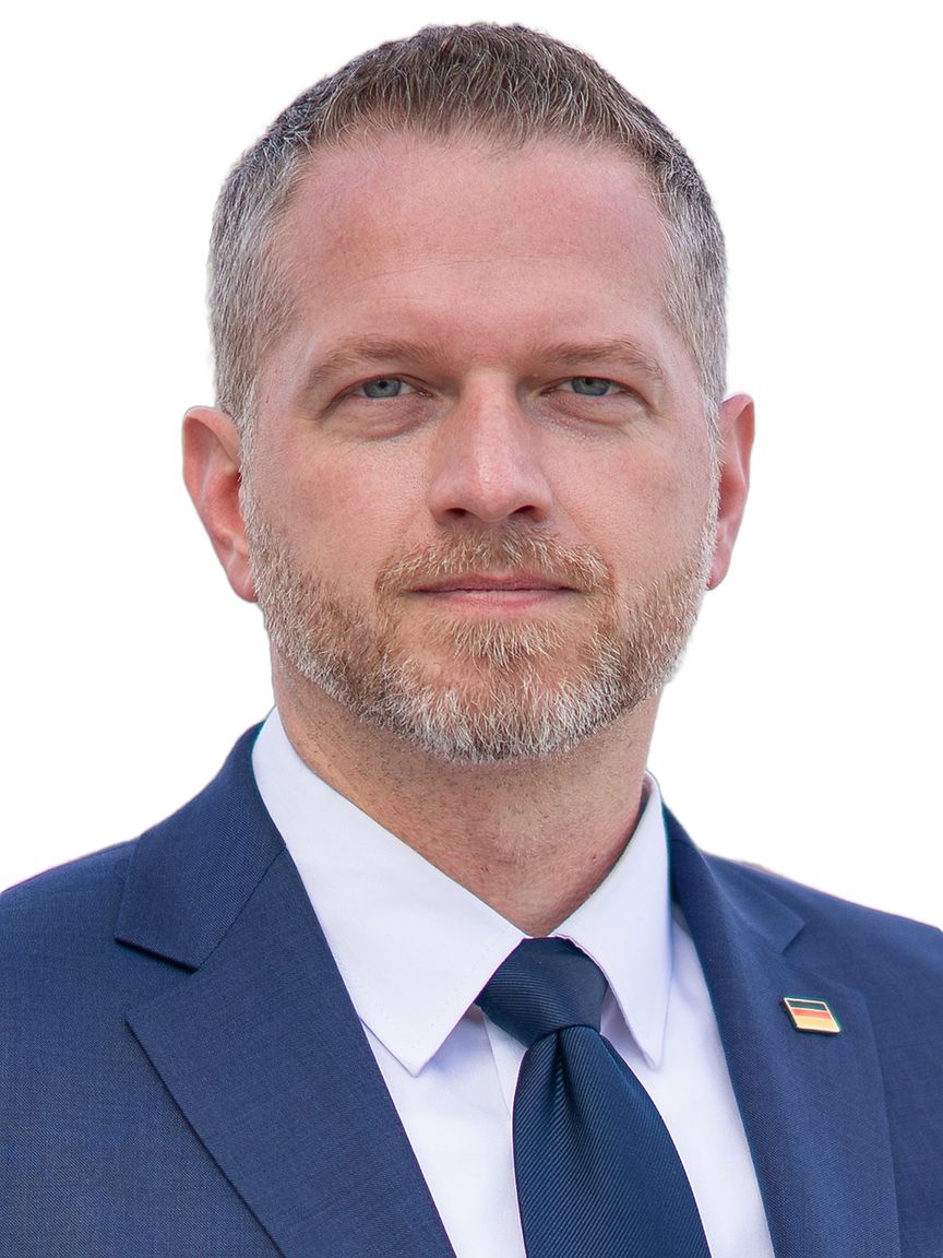 Offizielles Porträt von Adam Balten